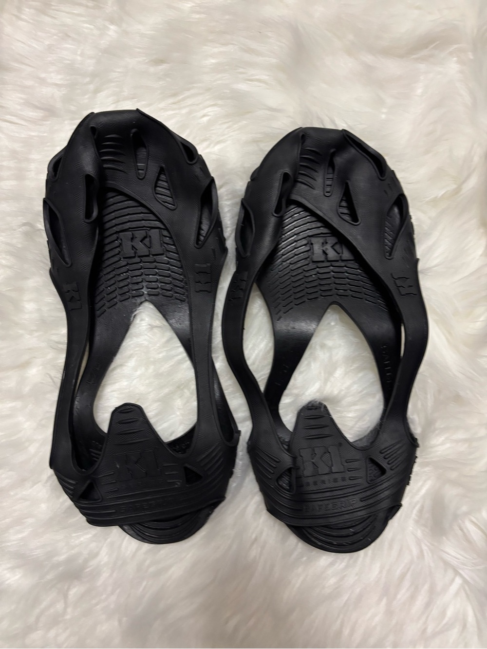 K1 Series 8 SafeGrip Ice Cleats Traction‎ Shoe Covers Cleats/Grippers, Black